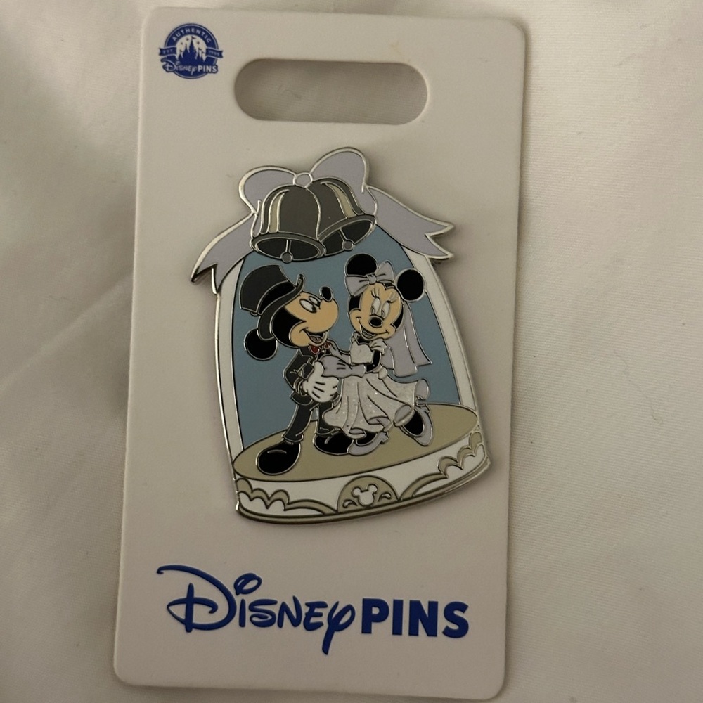 Disney Wedding Mickey and Minnie Pin